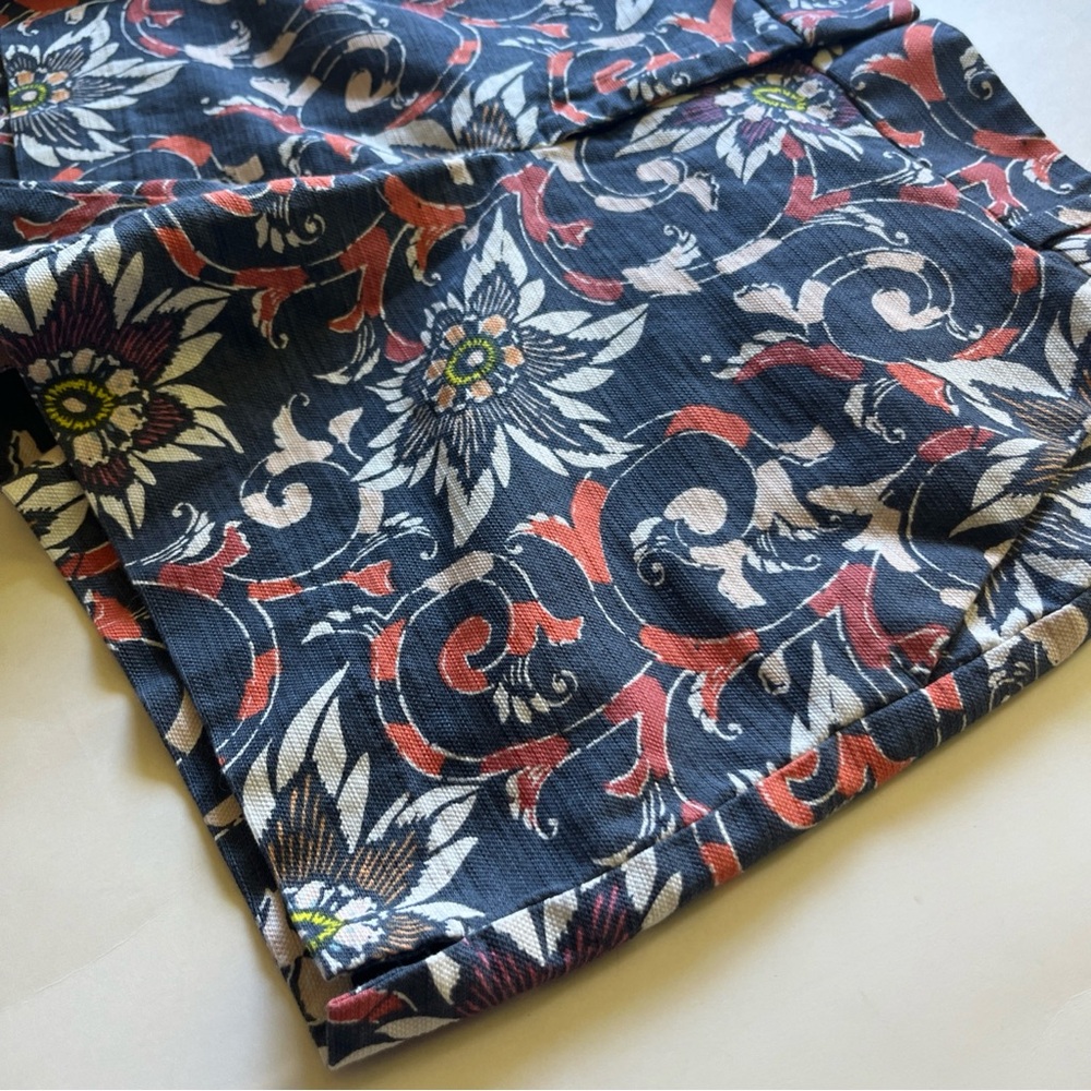 ANN TAYLOR Loft Multicolor Flat Front Floral Mid-Rise Riviera Short Women's Sz 8 - Picture 2 of 9